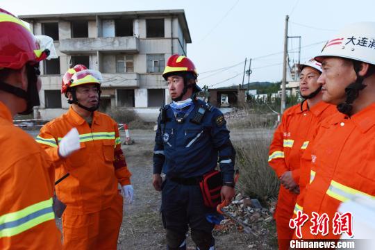通過(guò)此次演練，進(jìn)一步檢驗(yàn)了部隊(duì)實(shí)戰(zhàn)能力，增強(qiáng)了官兵自信心。　吳壽臣 攝